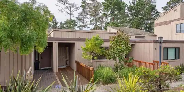 24501 Via Mar Monte