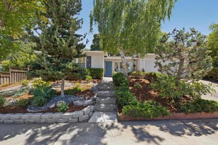 321 La Casa Avenue