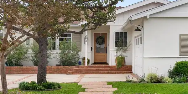 844 Roxanne Avenue