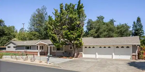 880 Moana Court