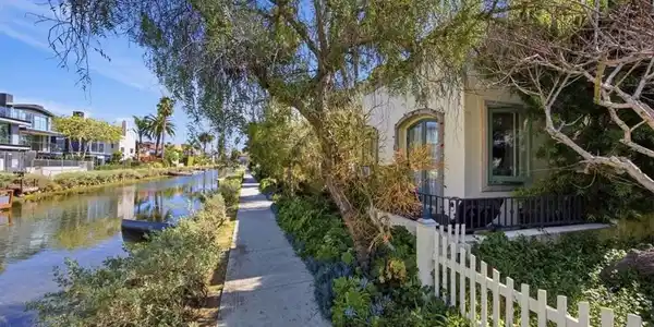 414 Carroll Canal