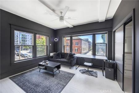 325 W 3rd Street