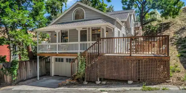 12 Erskine St