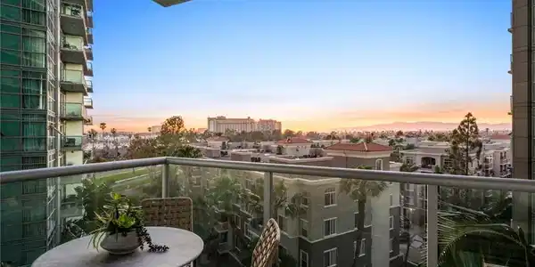 13700 Marina Pointe