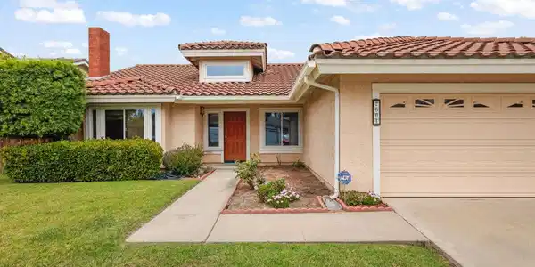 2601 Lilac Walk