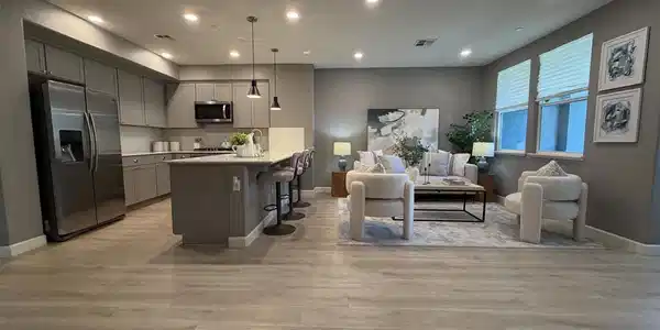558 Clover Cir