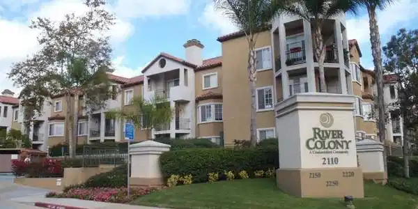 2250 Camino De La Reina