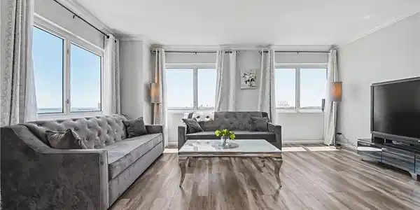 525 E Seaside Way