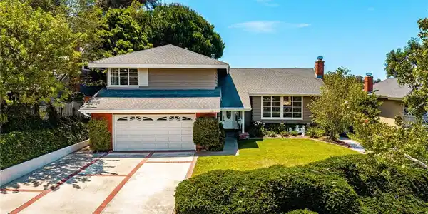 1877 Swan Circle
