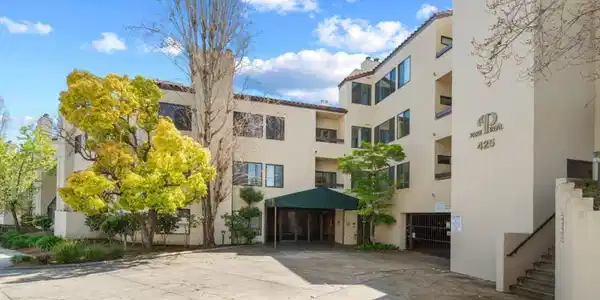 425 N El Camino Real