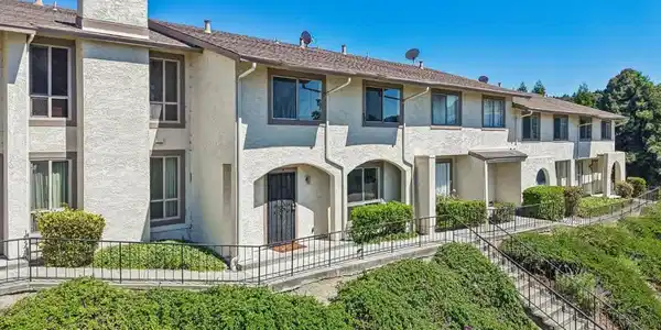 16 Greenview Lane