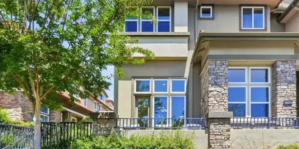 1712 Avenida Elisa