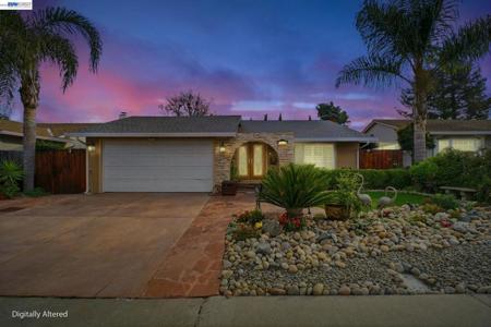 3020 San Andreas Dr