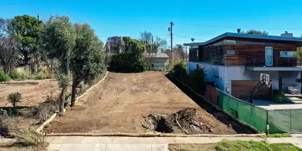 516 El Medio Avenue