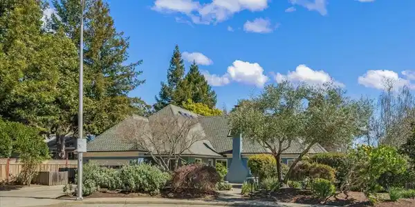 206 Ravenswood Court