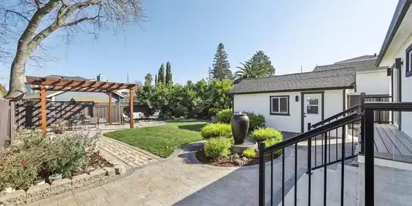 725 Alameda De Las Pulgas