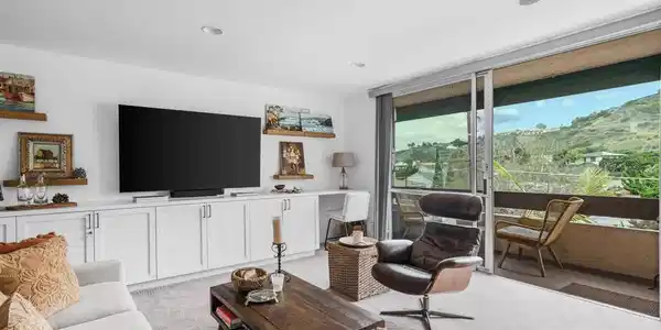 6455 La Jolla Blvd