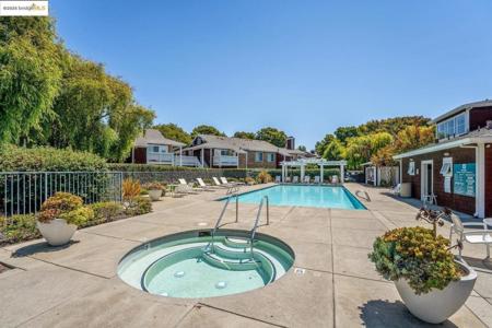 92 Marina Lakes DR