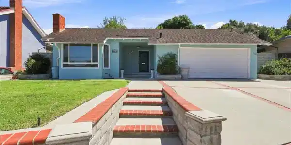 2080 Avenida Feliciano