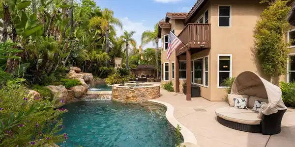 4909 Sandshore Ct