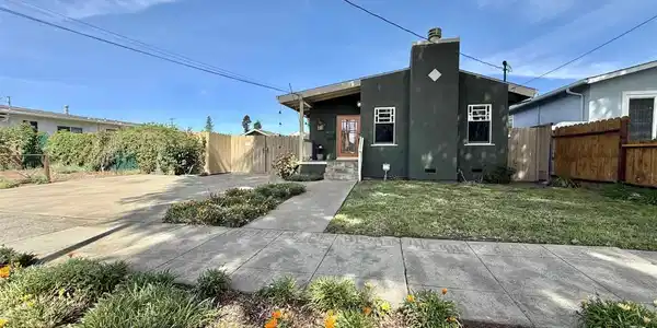 980 Victoria Ave