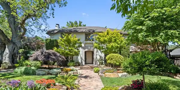 828 Blandford Boulevard