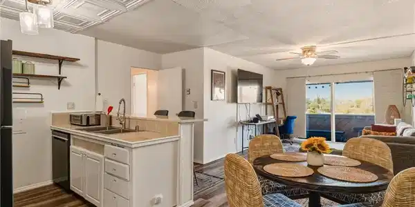 5585 E Pacific Coast
