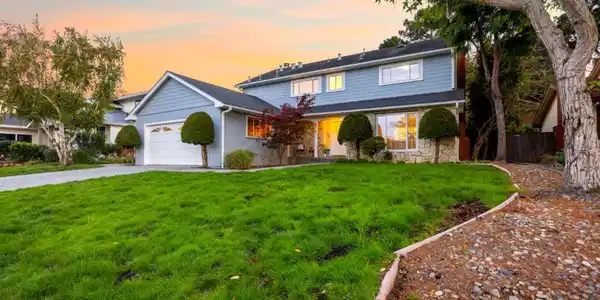 2713 Comstock Circle