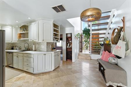 4252 Loma Riviera Lane