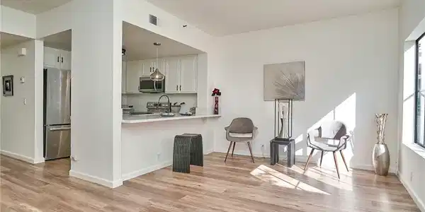 720 W 4th
