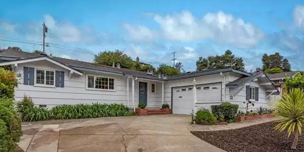 938 Round Hill Road