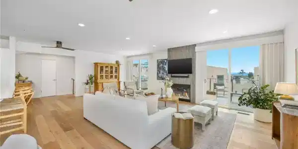 647 2nd Street