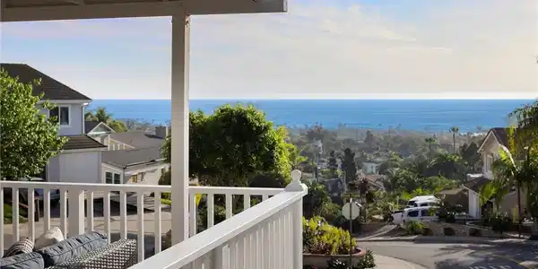 2121 Entrada Paraiso