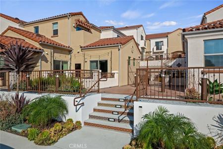 44 Coronado Street
