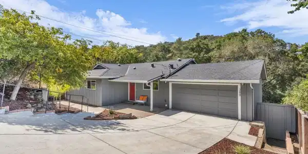 388 Ashford Avenue