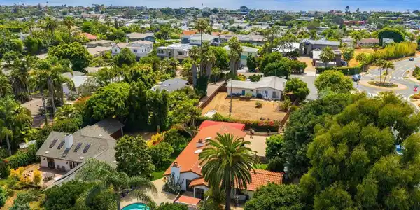 857 Hymettus Ave