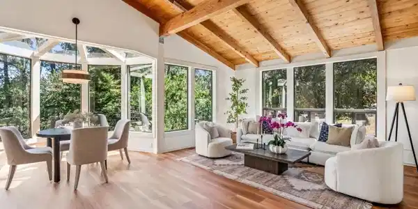 6 Wyndemere Vale