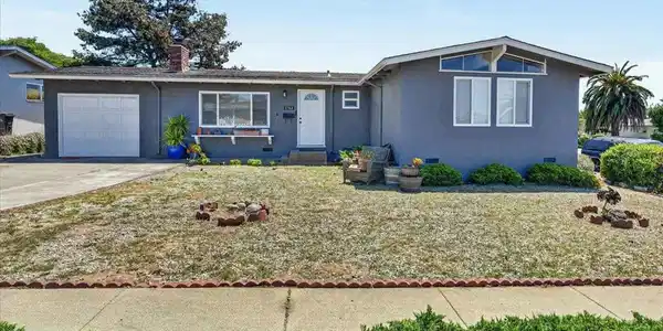 3182 Vista Del Camino