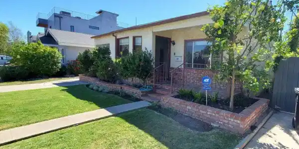 3461 Redwood Avenue