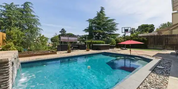 3917 Warbler Dr