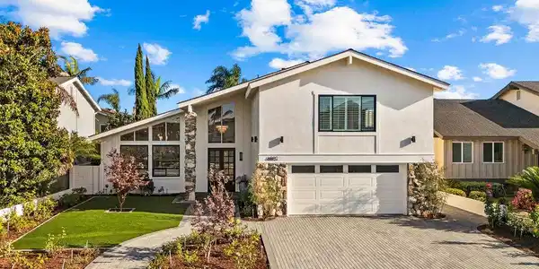 6882 Loyola Drive