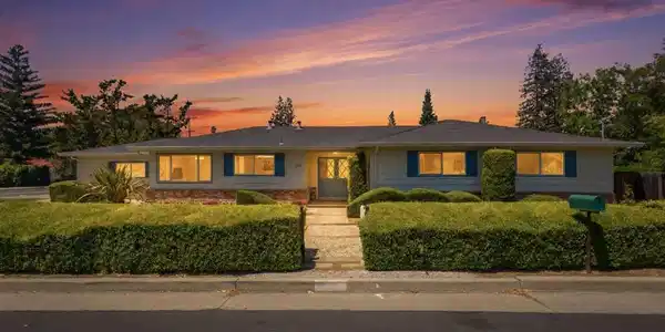 315 W Portola Avenue