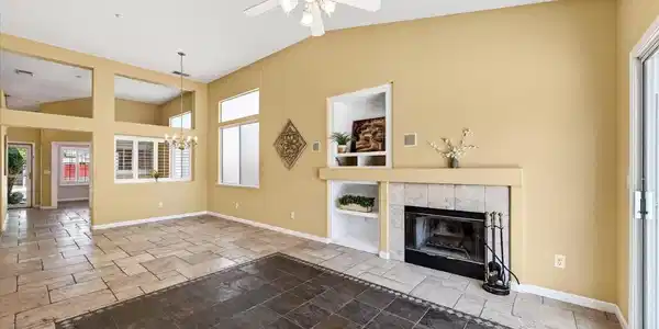 2012 Trailside Dr