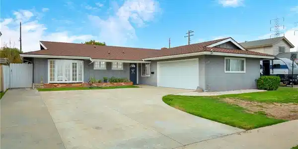 17575 Santa Paula