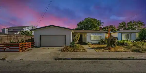 1905 Lovegrove Ave