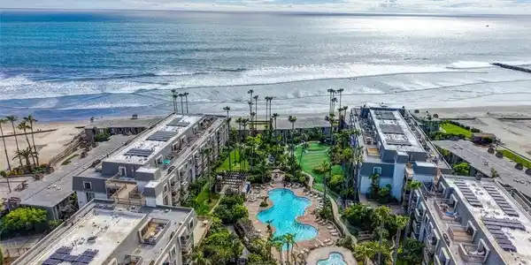 999 N Pacific
