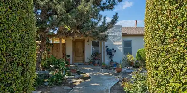 419 Irvine Avenue