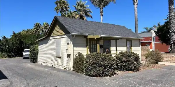 414 E Grand Avenue