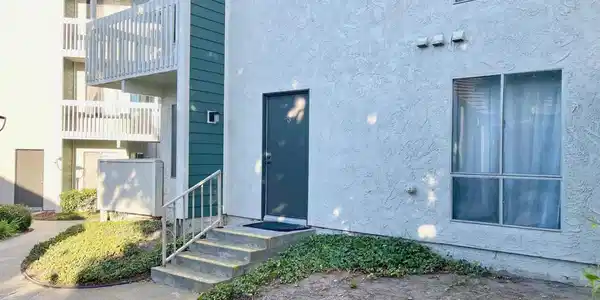 225 S Ventura Road