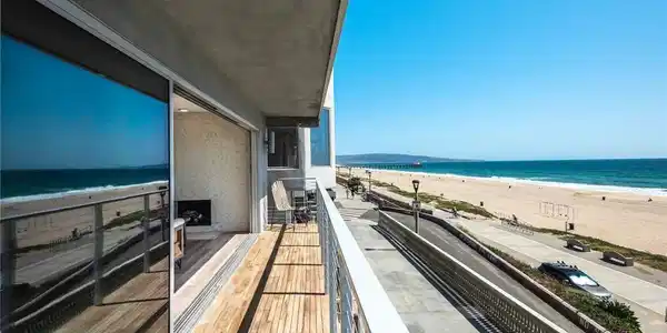 2208 The Strand